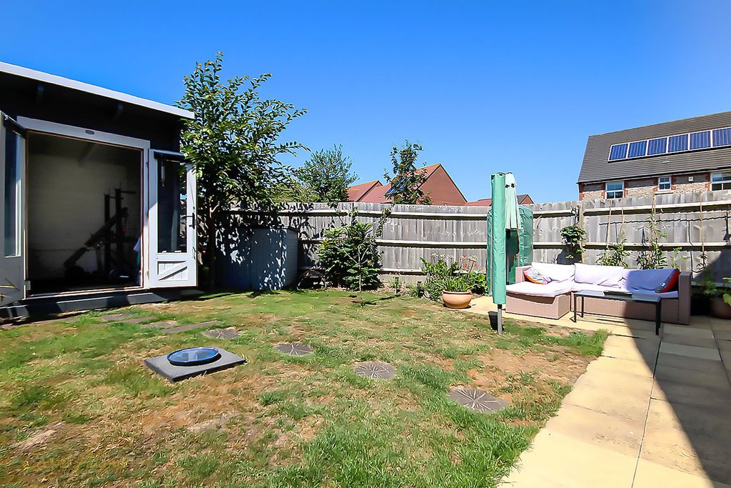 Property photo 3 of 13 Garden