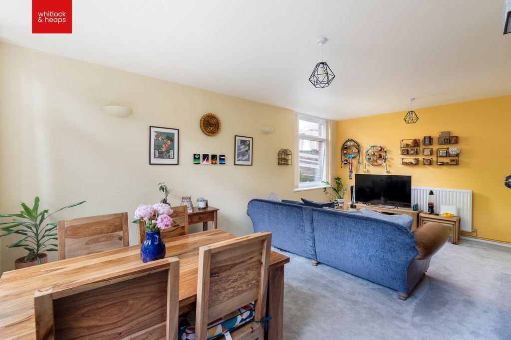 Property photo 1 of 16 liv 2