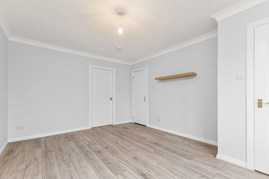 Property photo 3 of 12 13 Lyarthall 02