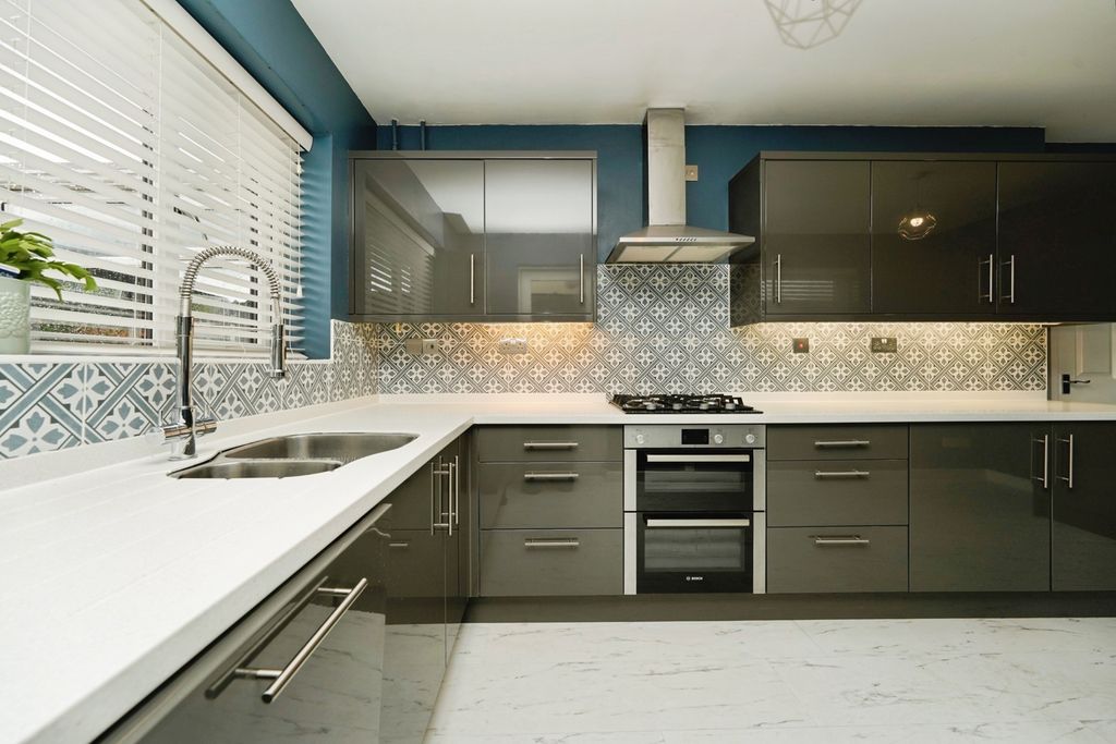 Property photo 2 of 12 Pbox-Img.Jpg