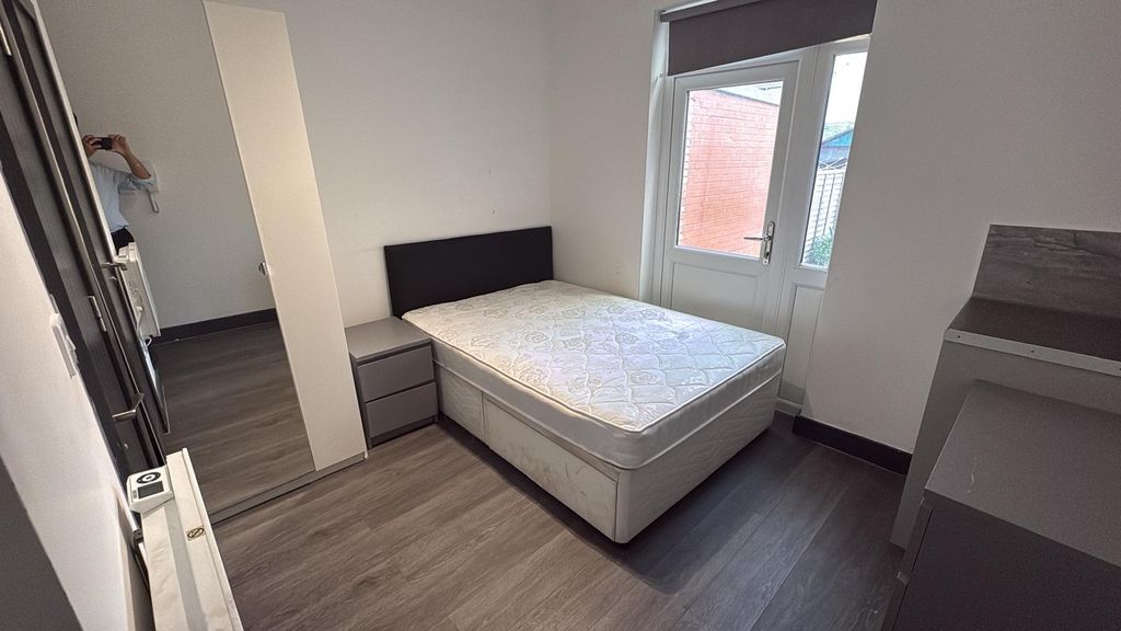 Property photo 1 of 2