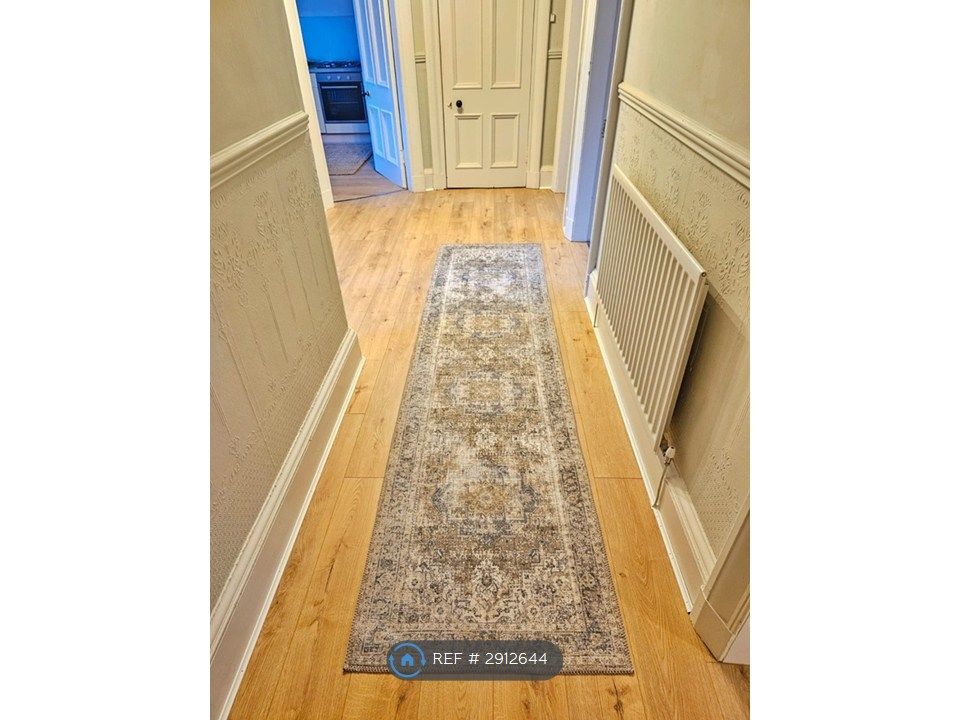 Property photo 3 of 11 Hallway