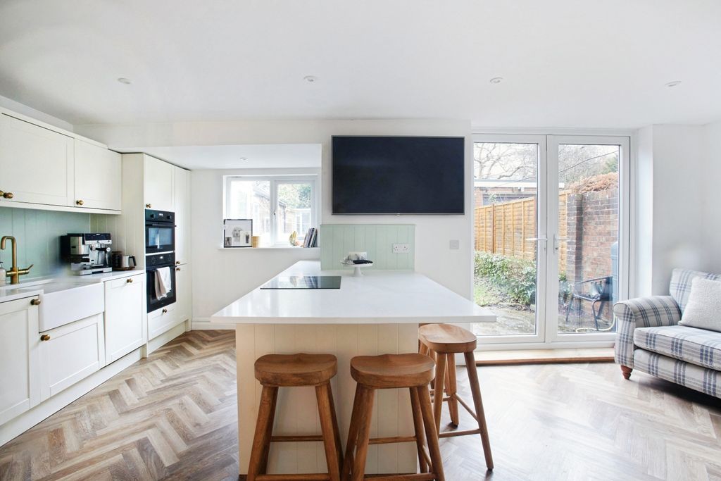 Property photo 2 of 21