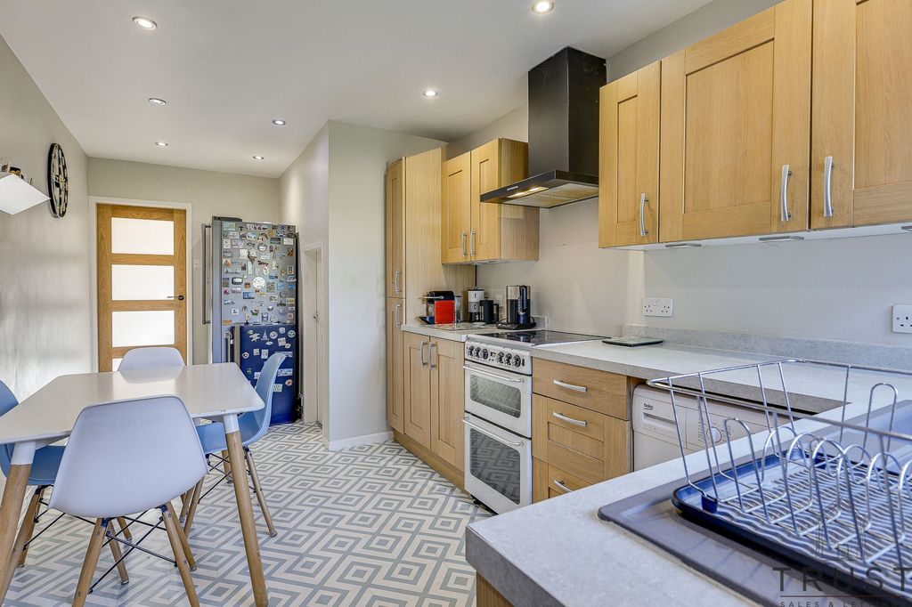 Property photo 3 of 41