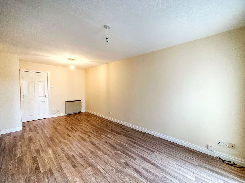 Property photo 2 of 7 Picture No. 13