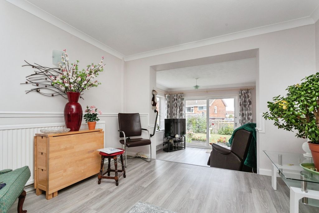 Property photo 2 of 17 Photo