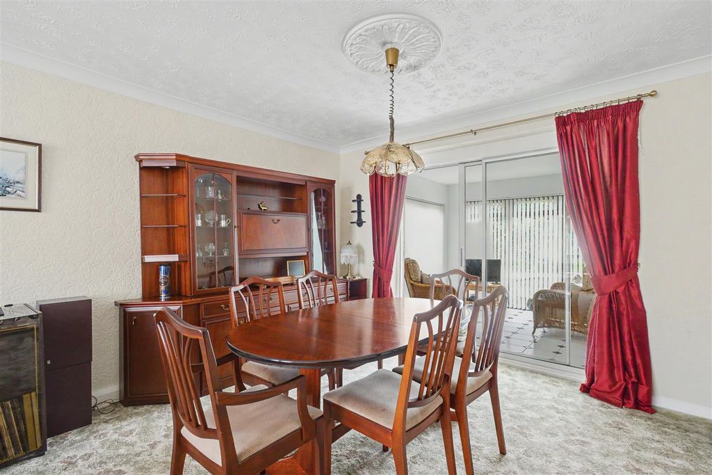 Property photo 3 of 30 Lounge/Diner