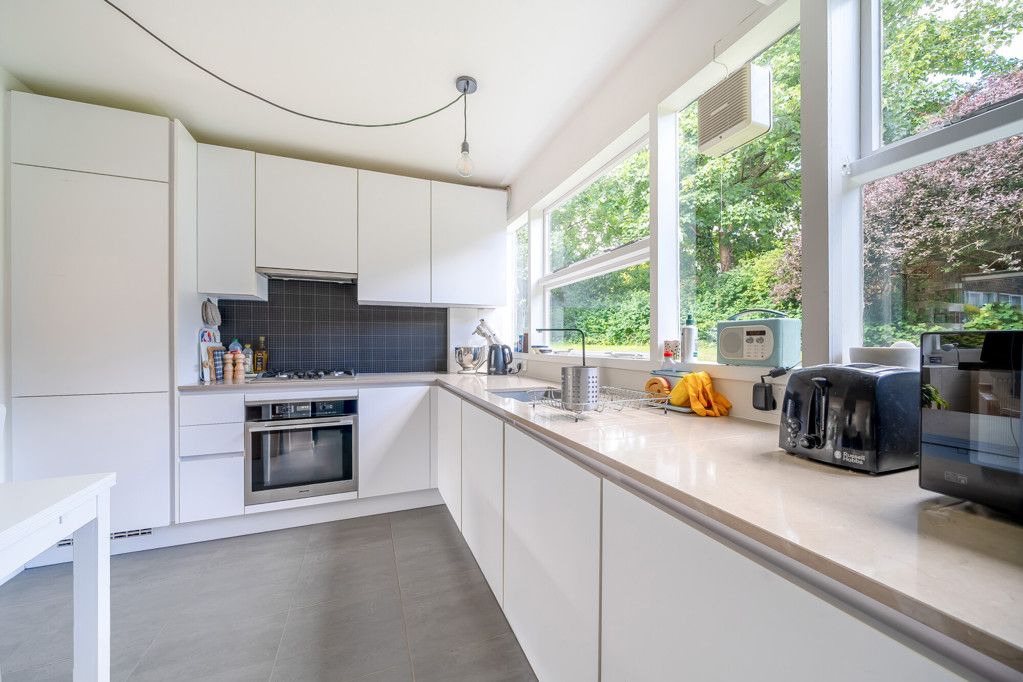 Property photo 3 of 19 Kitchen