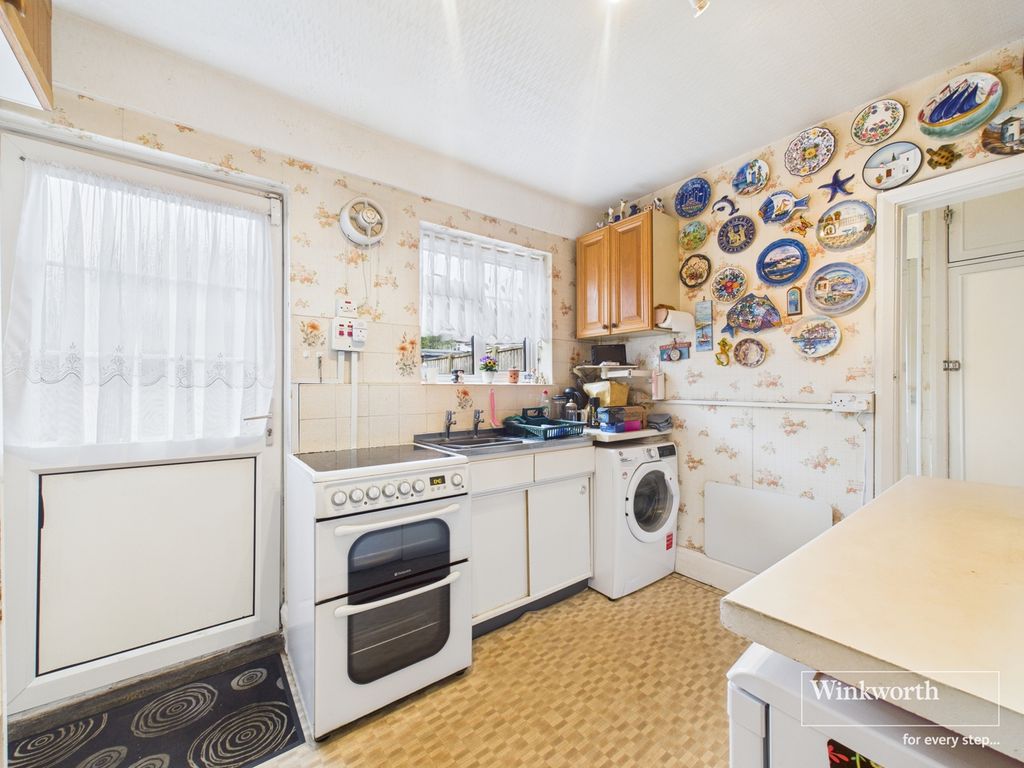 Property photo 3 of 8 Kitchen