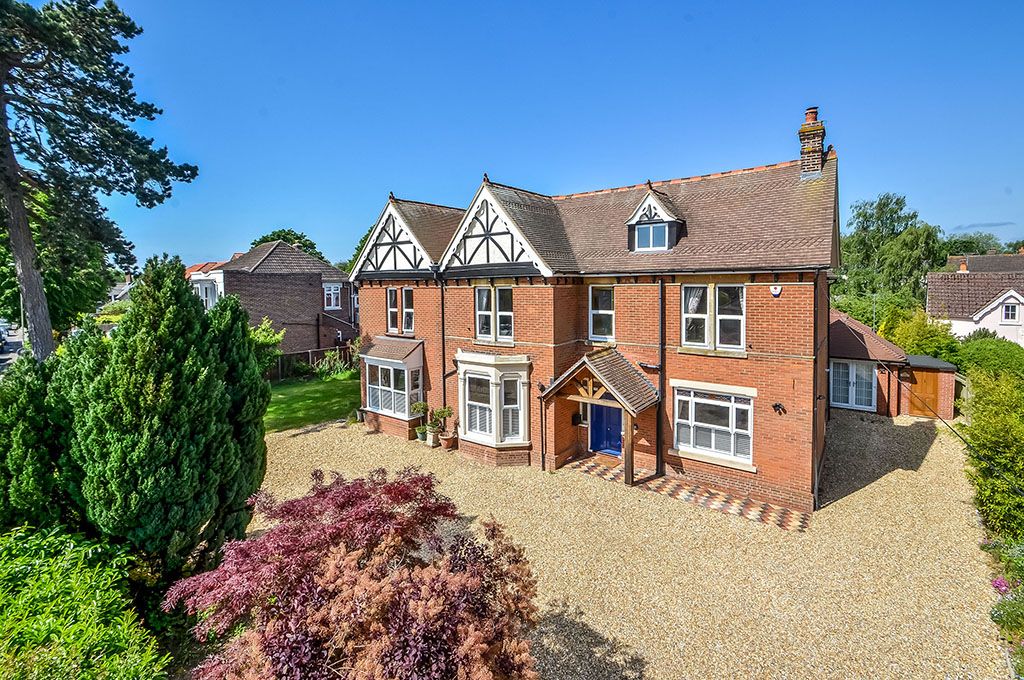 Property photo 1 of 32