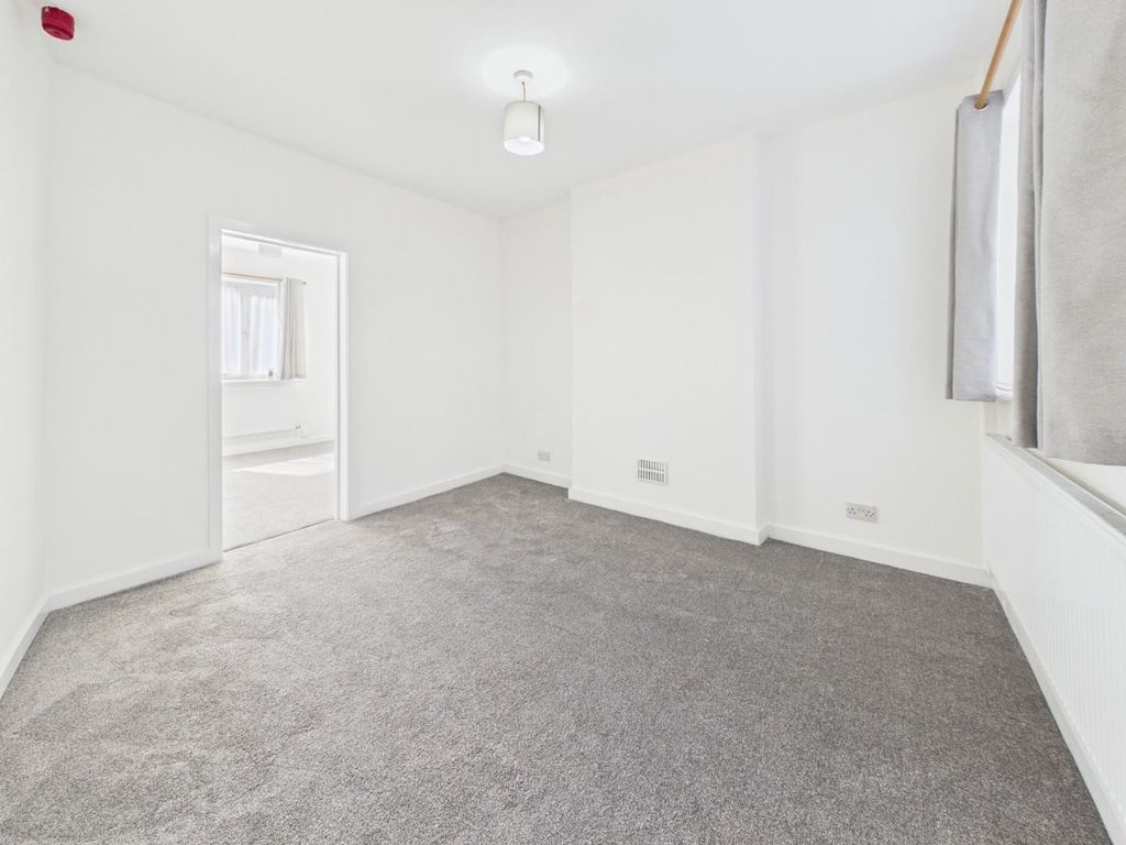 Property photo 3 of 12 Cam01530G0-Pr0492-Still004.Jpg