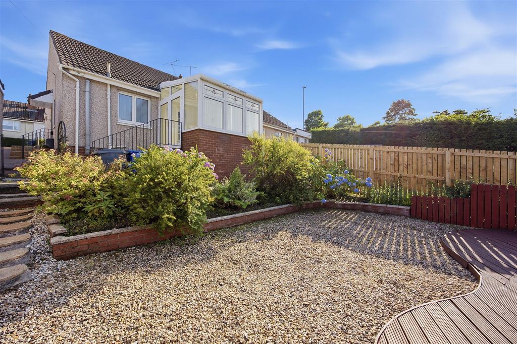Property photo 2 of 16 03-3_Millersneuk_Ave_Lenzie_003.Jpg