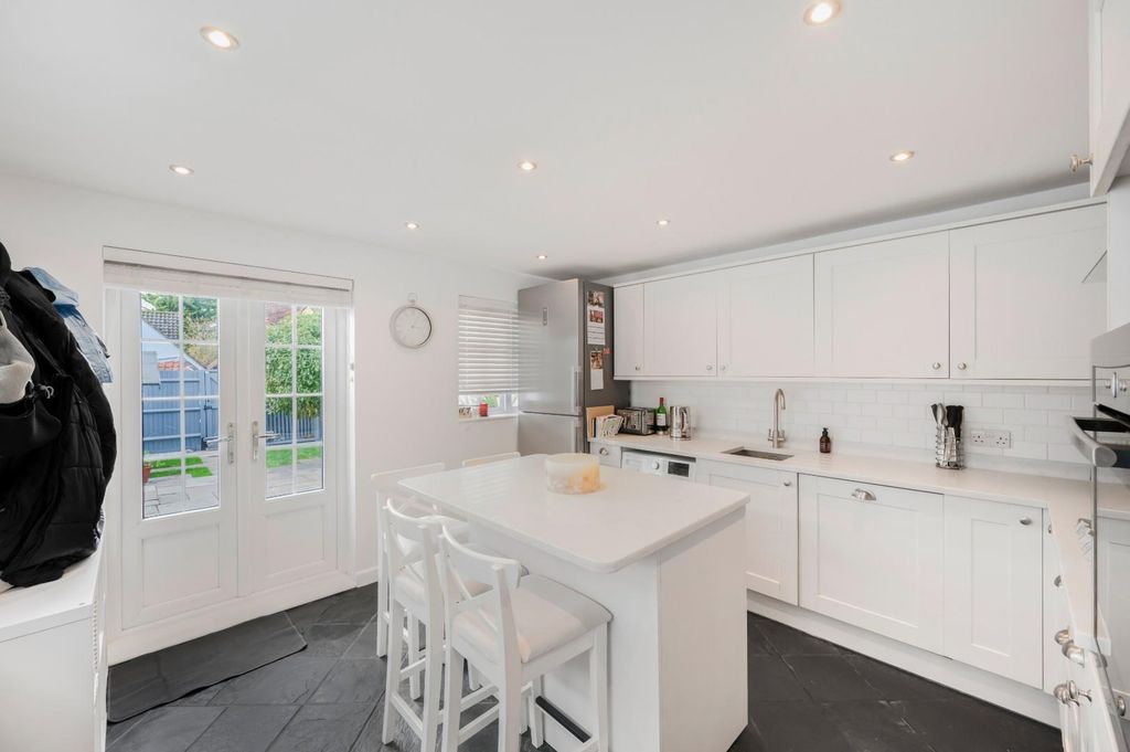 Property photo 3 of 19 Kitchen/Breakfast Room