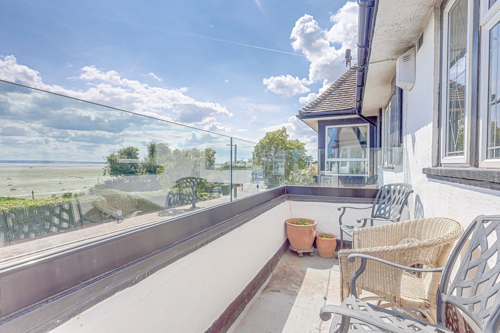 Property photo 2 of 18