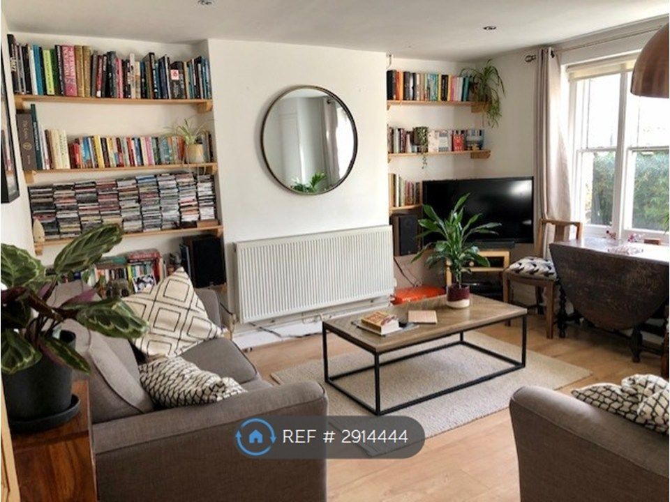 Property photo 1 of 6 Living/Dining Room