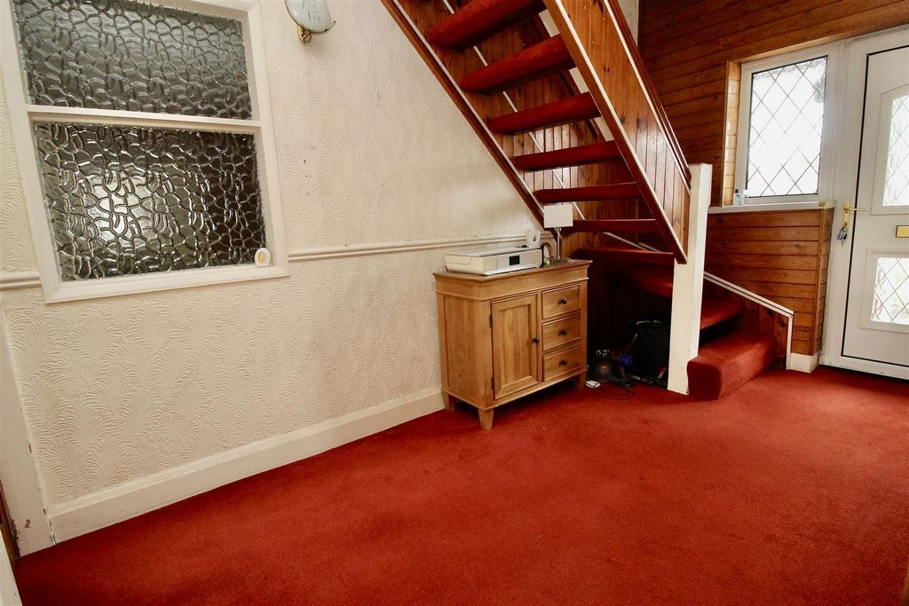 Property photo 2 of 19 Entrance Hallway