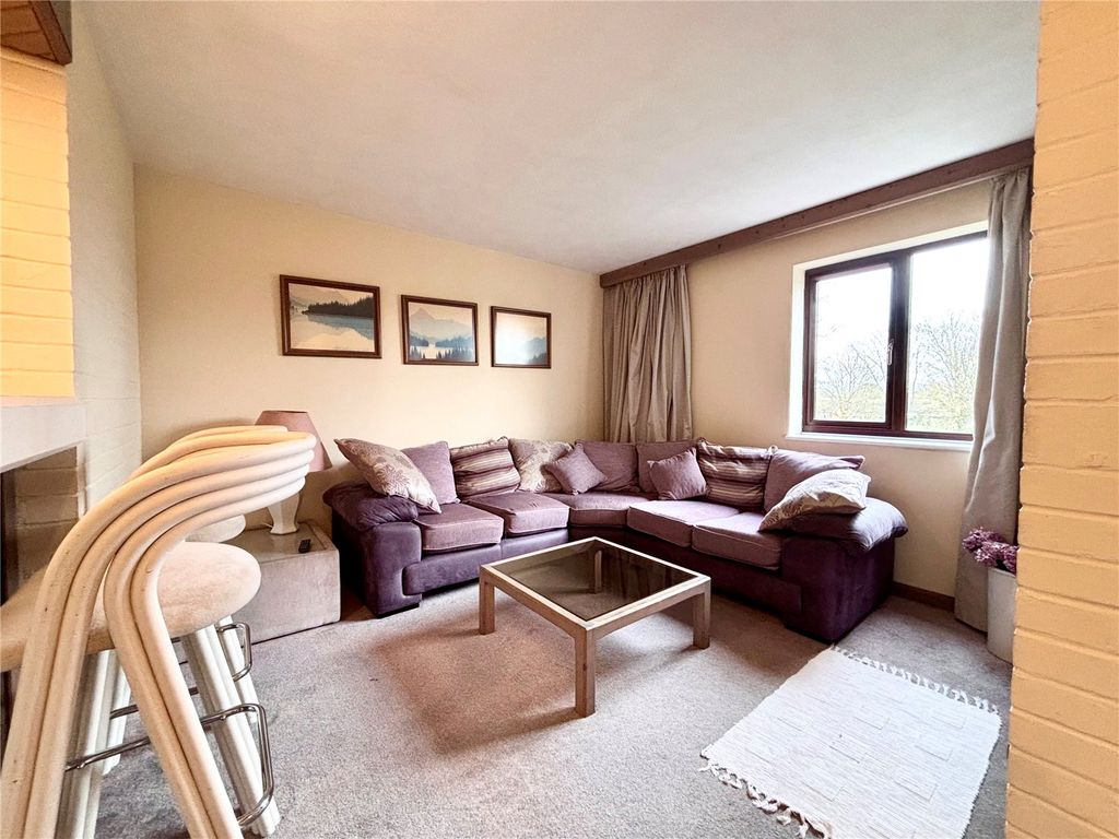 Property photo 2 of 11 Lounge