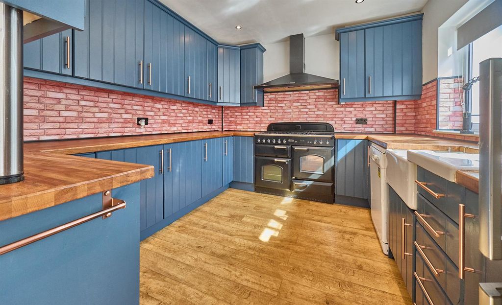 Property photo 2 of 19 42 King Richard Road Hk 15.Jpg
