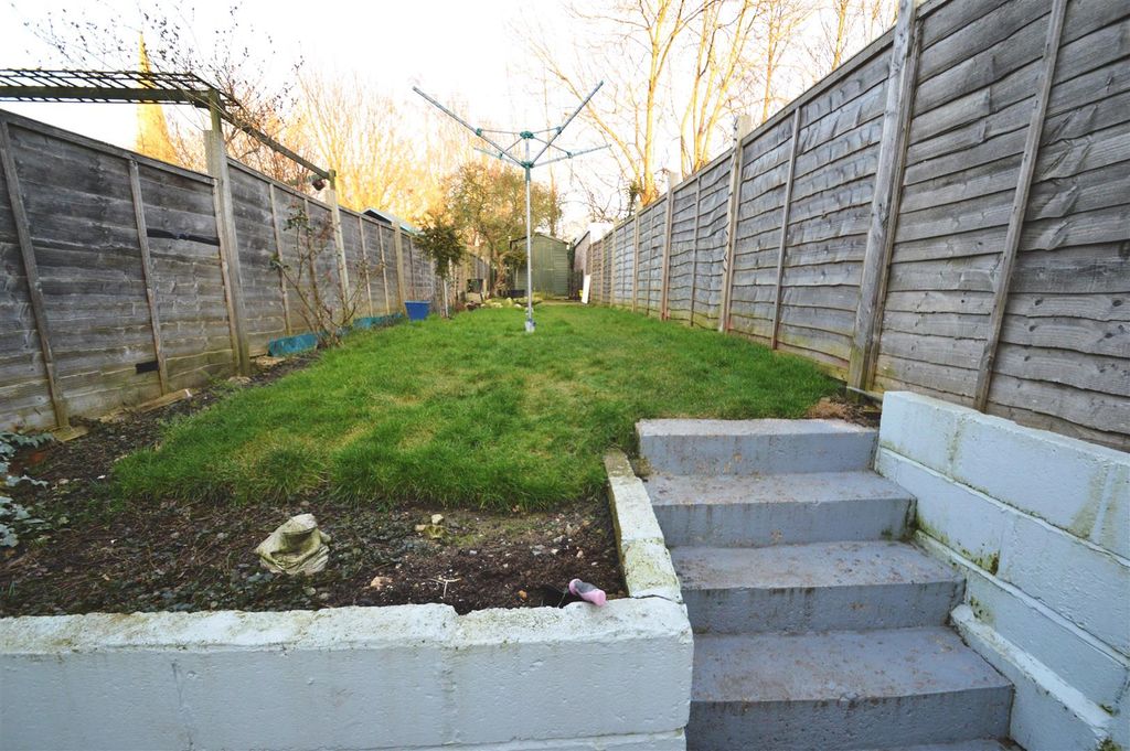 Property photo 3 of 6 Garden