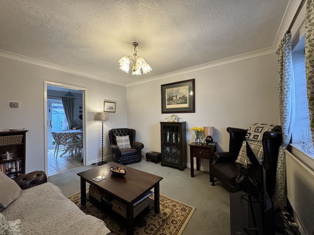 Property photo 2 of 19 Lounge