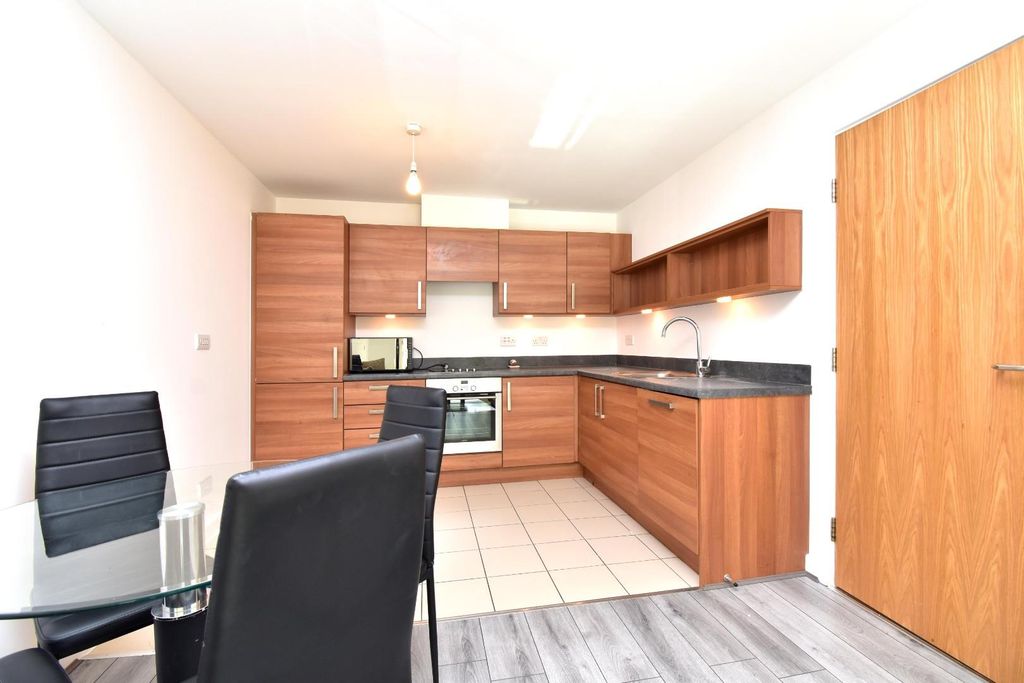 Property photo 2 of 6 Kitchen