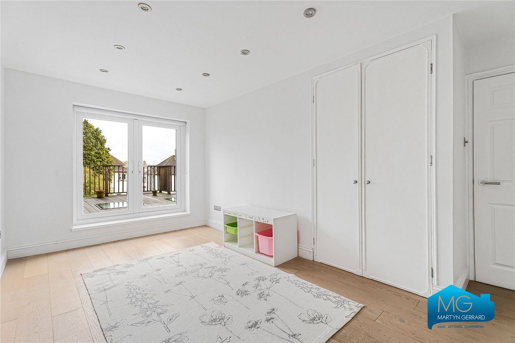 Property photo 3 of 33 Picture No. 87