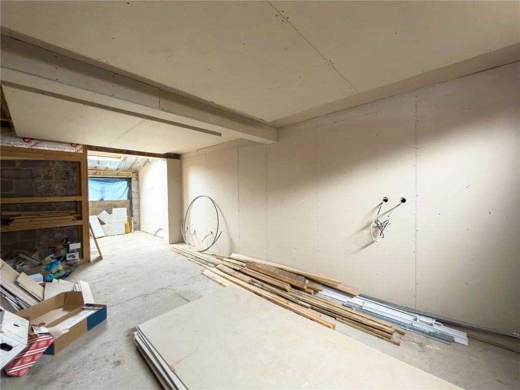 Property photo 3 of 37 Picture No. 02