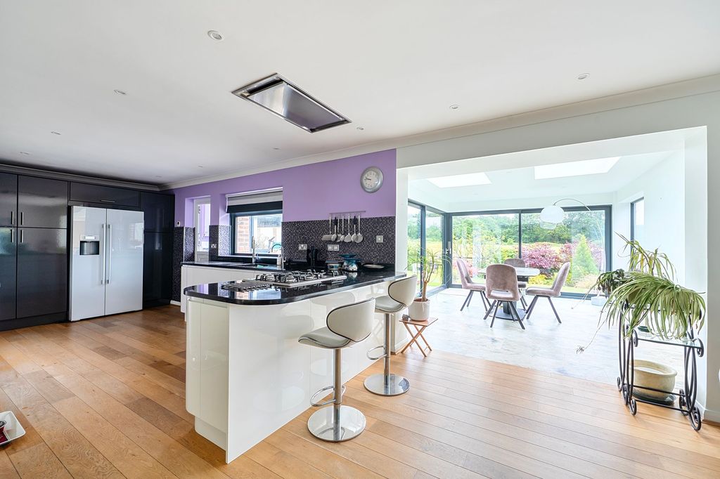 Property photo 2 of 33