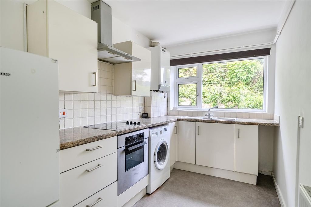 Property photo 3 of 10 Kitchen.Jpg