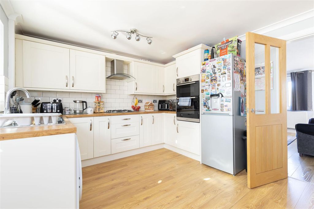 Property photo 3 of 24 Kitchen Diner