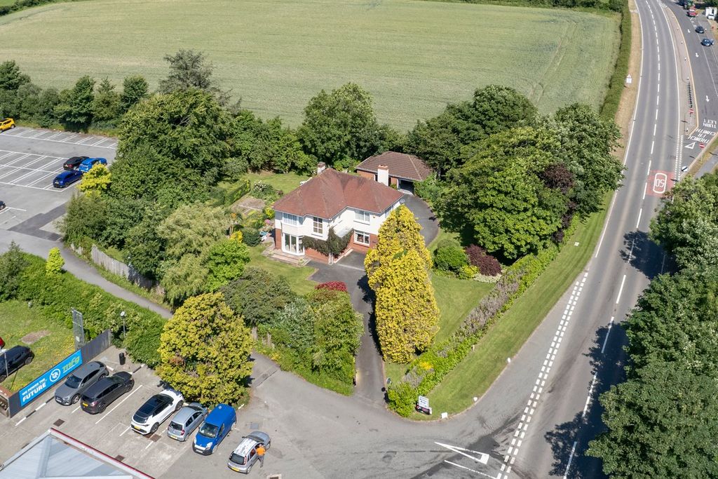 Property photo 2 of 39