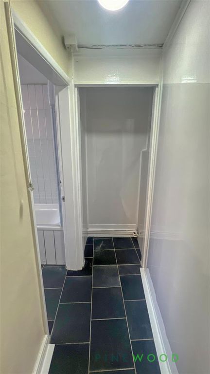 Property photo 3 of 9 Kitchen