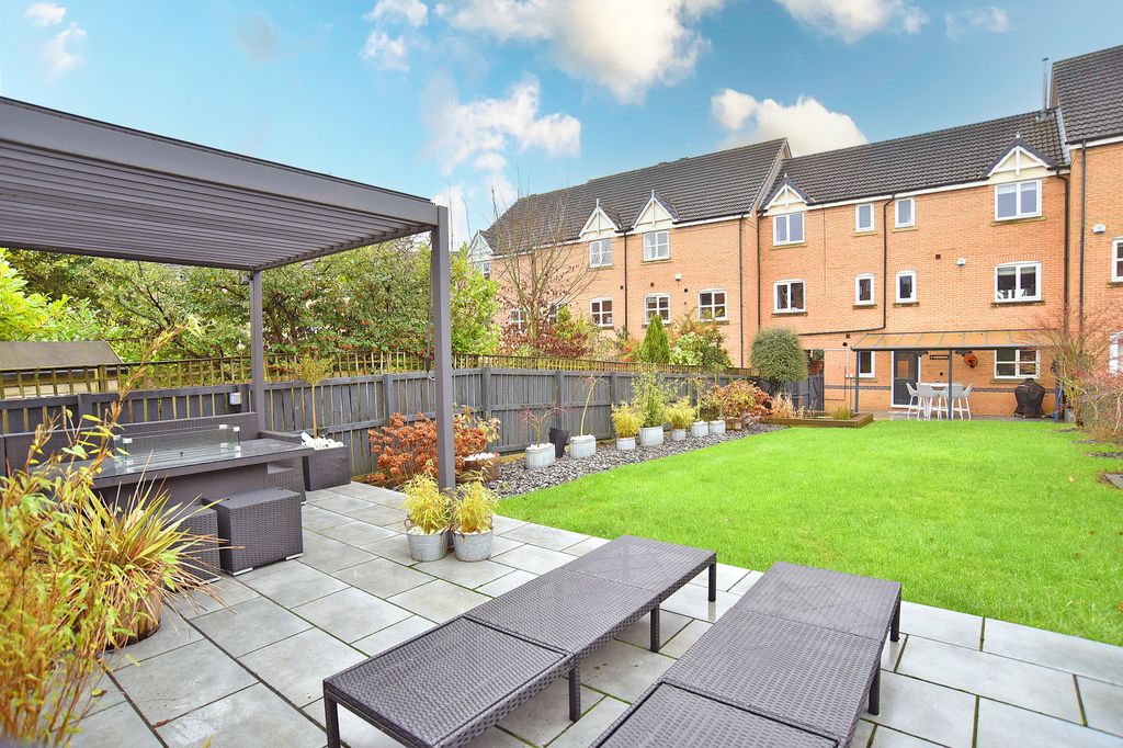 Property photo 2 of 24 11