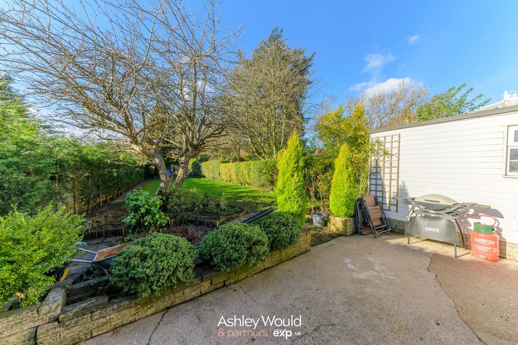 Property photo 2 of 27