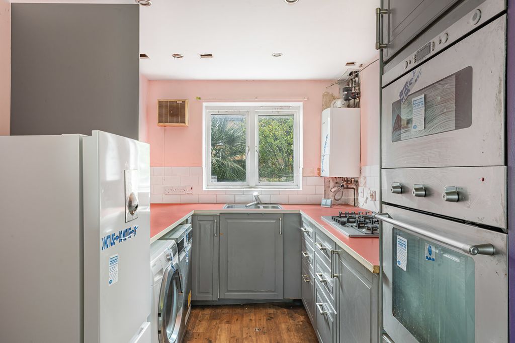 Property photo 2 of 8 Kitchen