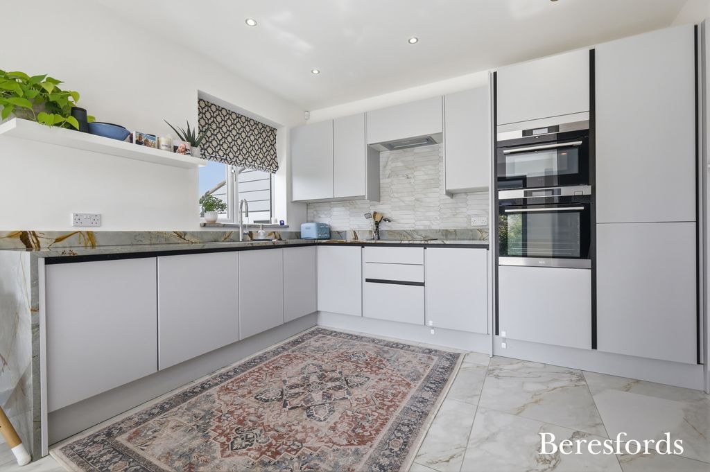 Property photo 2 of 31 Picture No. 15