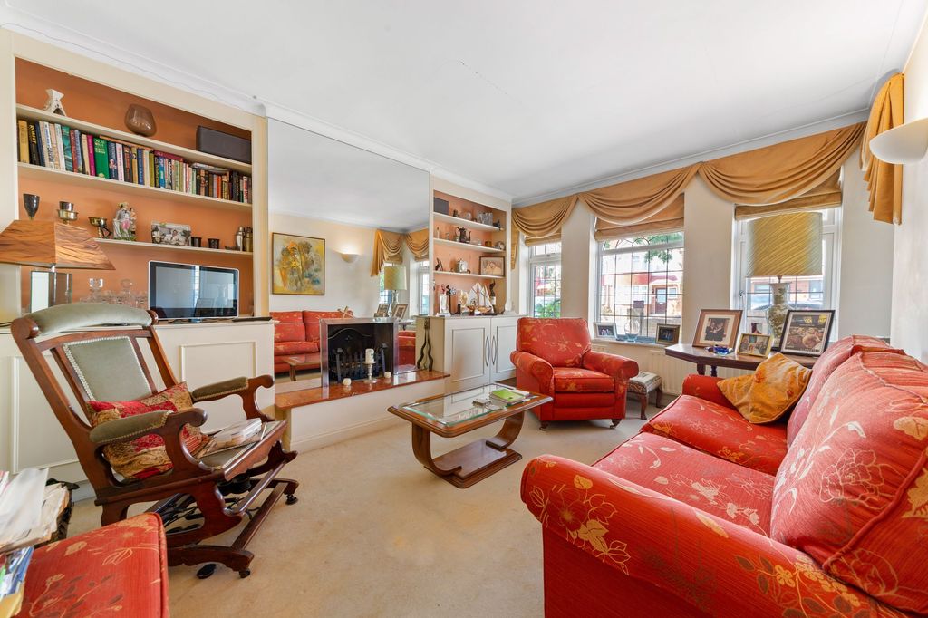 Property photo 2 of 10