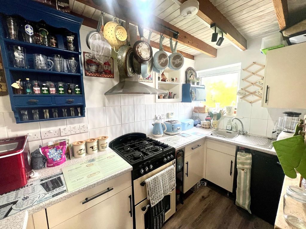 Property photo 2 of 12 Photo 1