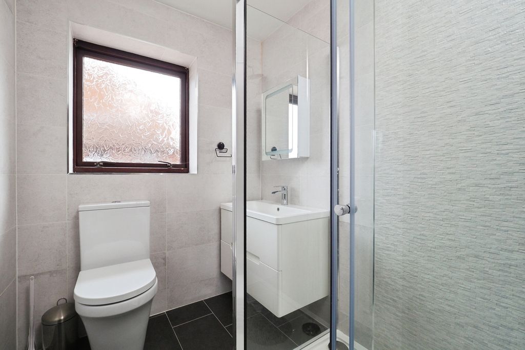 Property photo 3 of 18 Shower Room