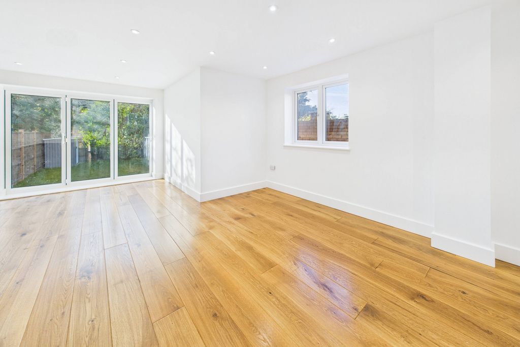 Property photo 2 of 26