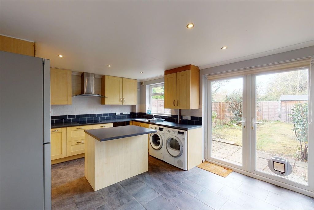 Property photo 3 of 14 Kitchen