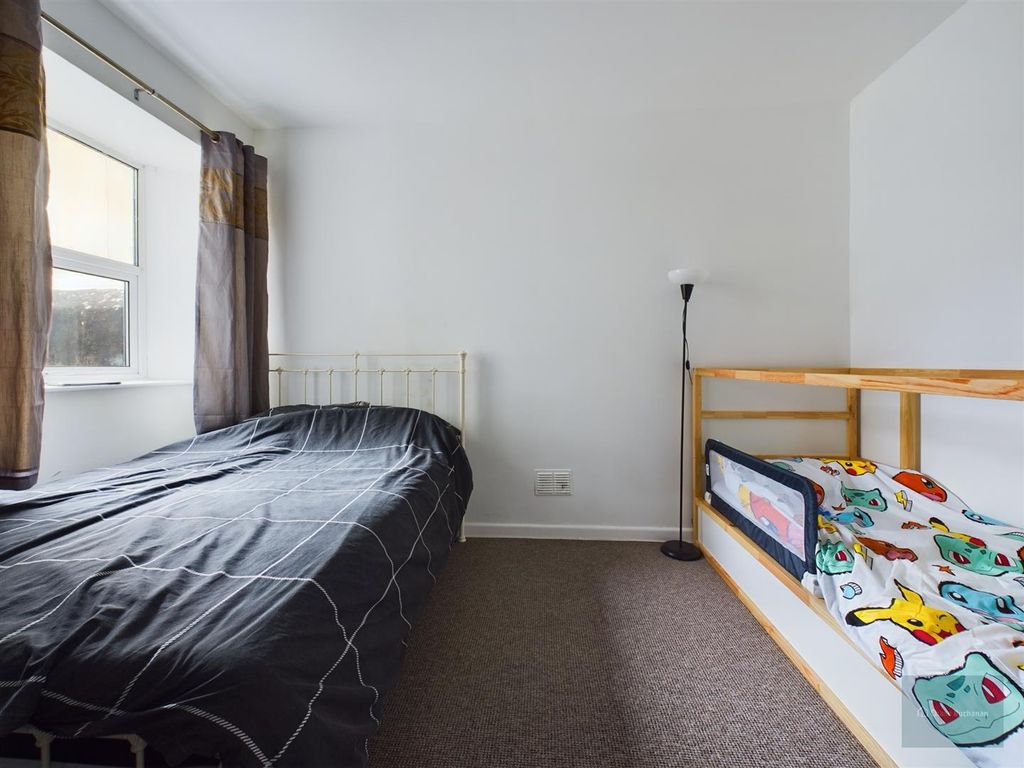 Property photo 3 of 6 Cam02549G0-Pr0085-St