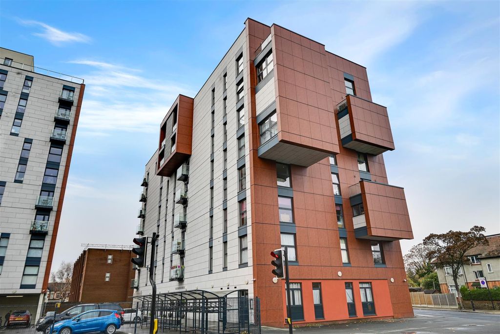 Property photo 1 of 10 Front