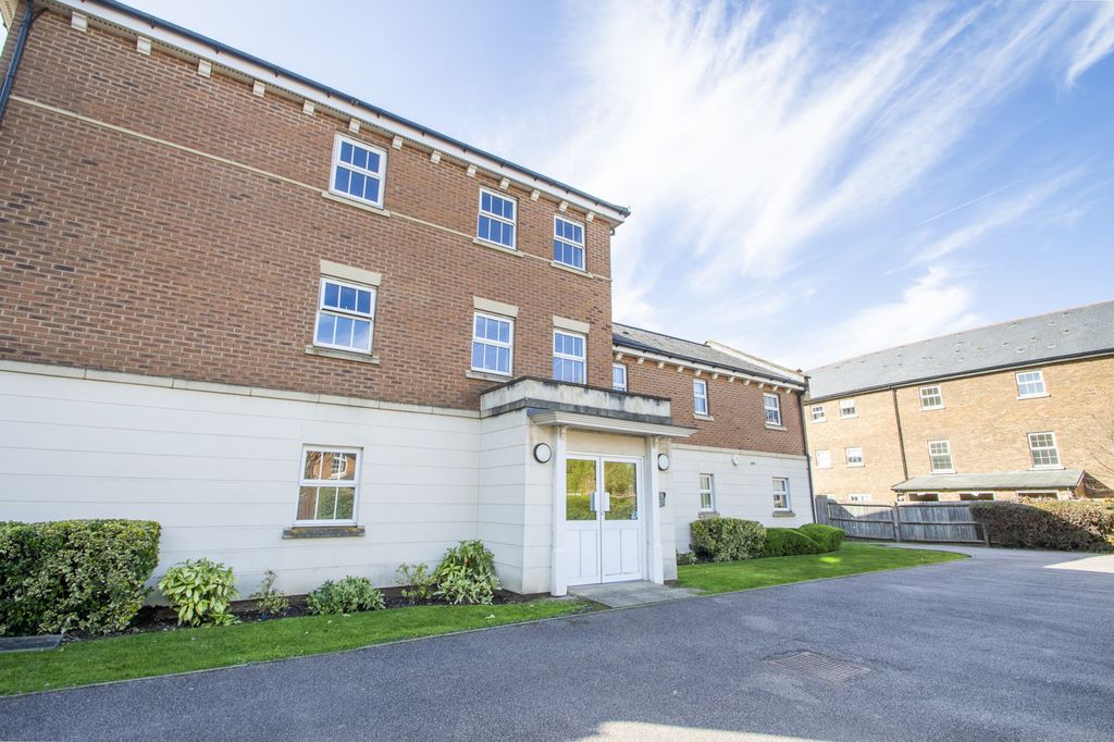 Property photo 1 of 14 Recently Refurbished Two Bedroom Flat To Rent In Greenhithe