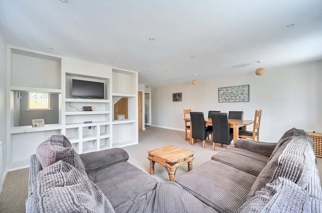 Property photo 3 of 16 1439464-1-69E6339...