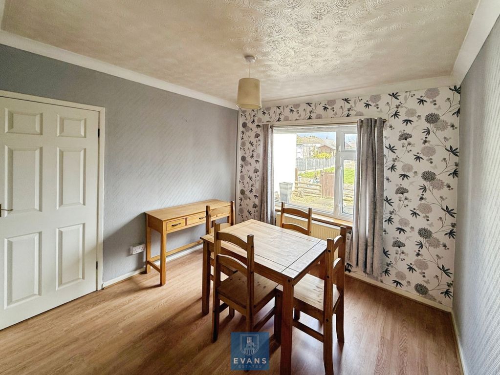 Property photo 3 of 14 Dining Room