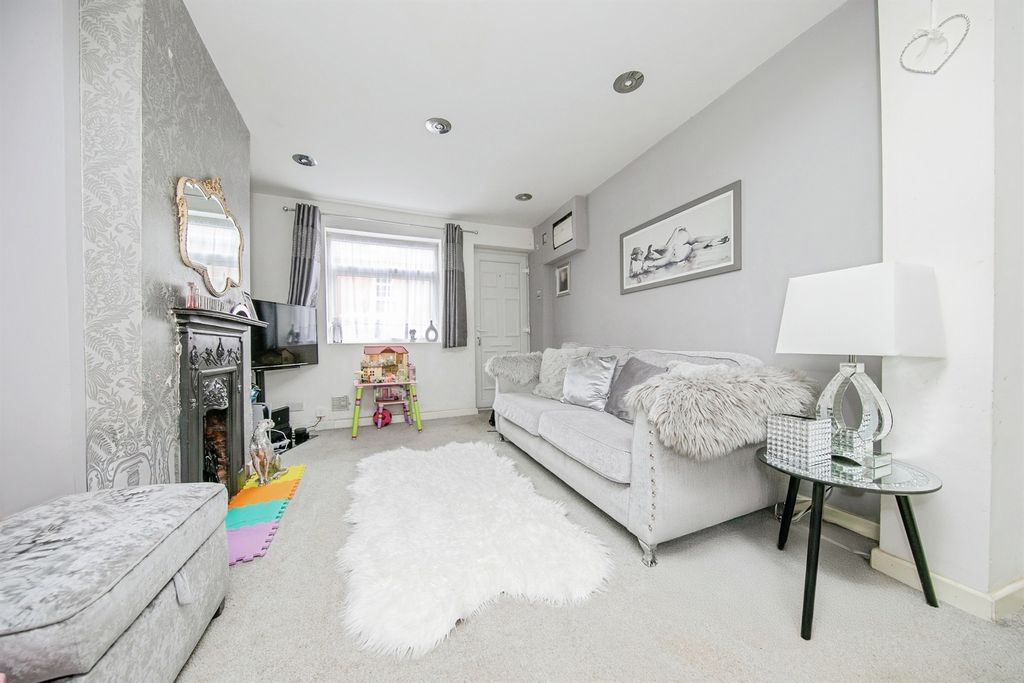 Property photo 2 of 16