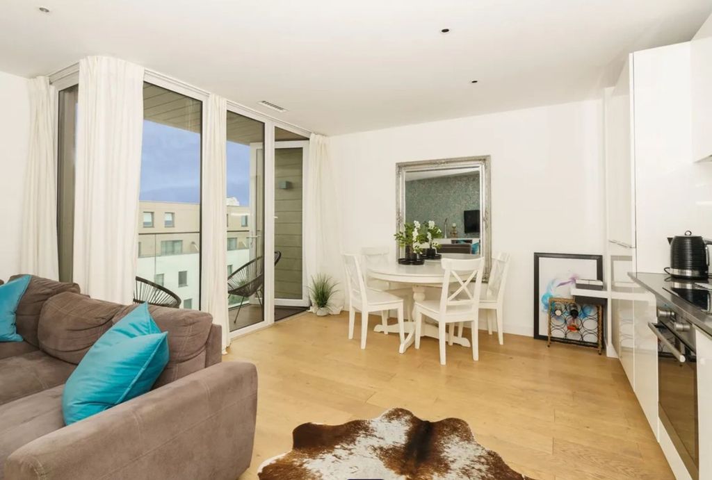 Property photo 2 of 11