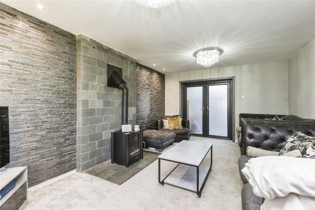 Property photo 2 of 18 Lounge