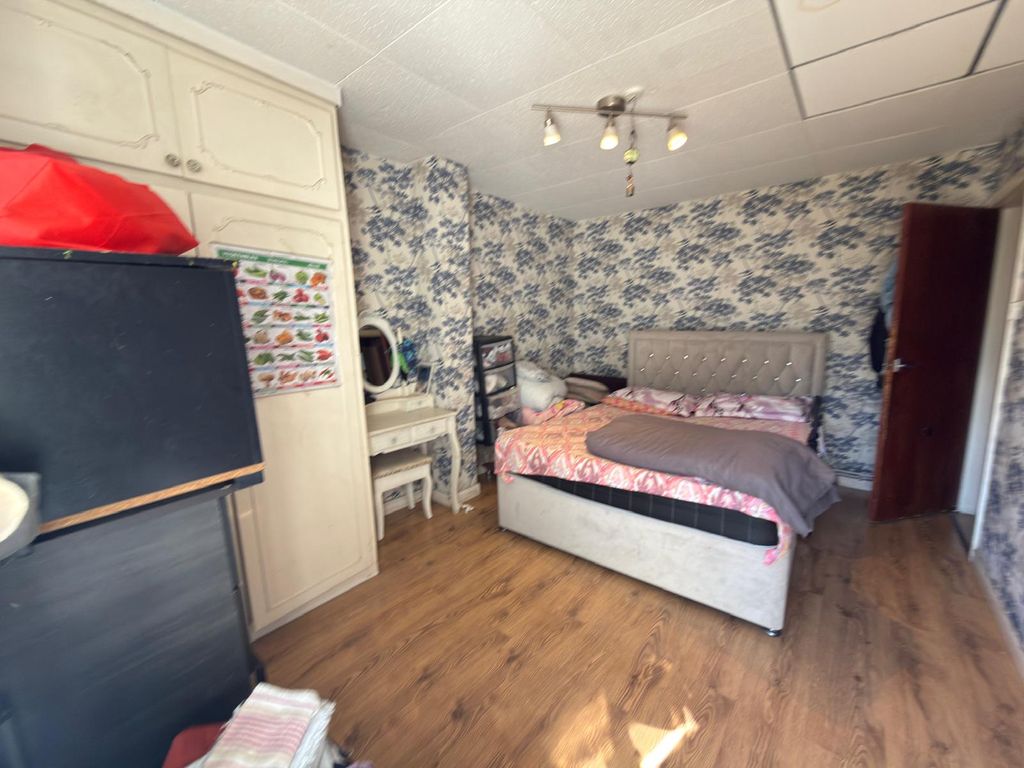 Property photo 1 of 7 One Bedroom Ground Floor Flat Close To Ilford Station- £1550